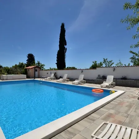 Aurora 3* Pula