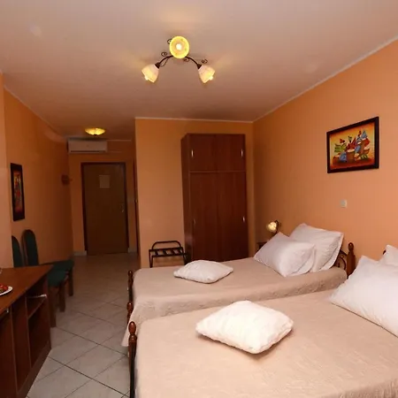 Aurora Konukevi 3*