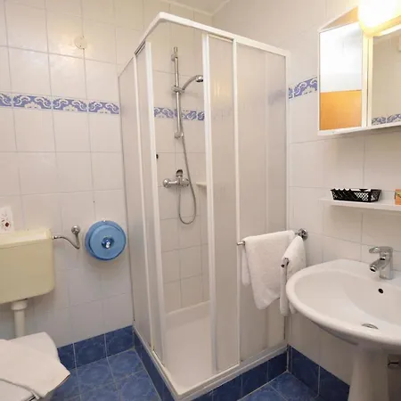 Aurora ゲストハウス プーラ