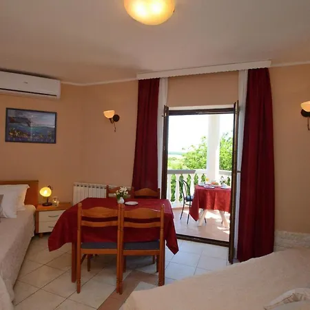 ゲストハウス Aurora プーラ